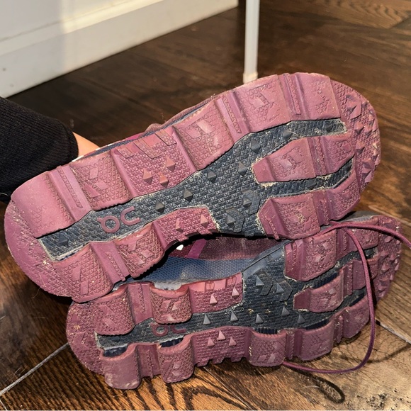 On cloud shoes - Picture 5 of 5